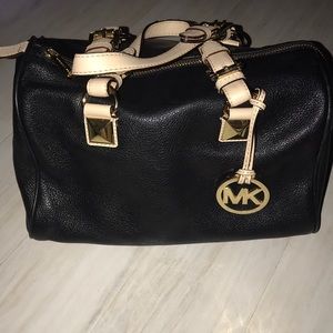 Michael Kors pebbled leather Grayson in black 😍